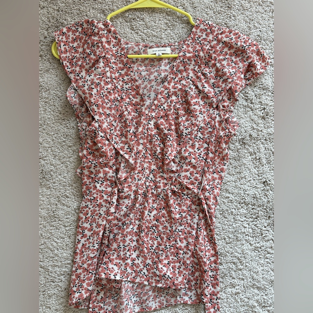 Max Studio Pink and White Floral top
